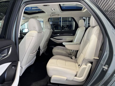 Used 2022 Buick Enclave Essence w/ Experience Buick Package AWD/4WD image 9