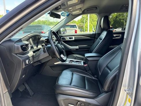 Used 2022 Ford Explorer XLT w/ Equipment Group 202A AWD/4WD image 9