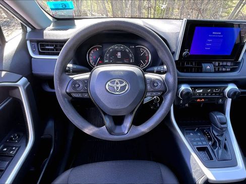 Used 2023 Toyota RAV4 LE AWD/4WD image 6