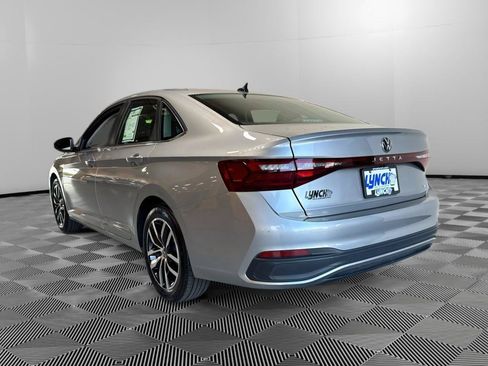 Used 2025 Volkswagen Jetta SE FWD image 3