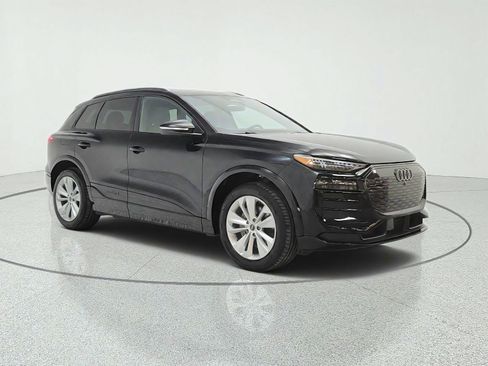 Used 2025 Audi Q6 e-tron Premium Plus w/ Premium Plus RWD image 3