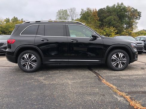 New 2025 Mercedes-Benz GLB 250 4MATIC image 8