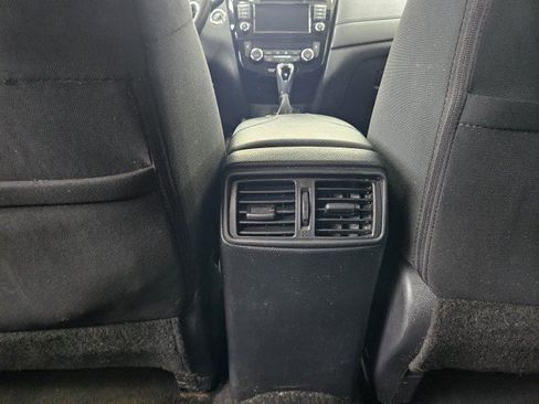 Used 2018 Nissan Rogue SV AWD/4WD image 21