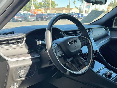 Used 2024 Jeep Grand Cherokee L Limited w/ Luxury Tech Group II image 13