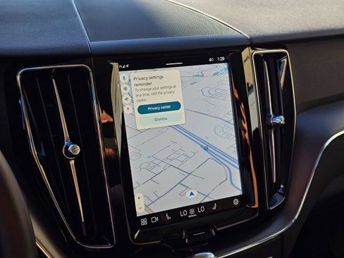 Used 2025 Volvo XC60 B5 Core image 14