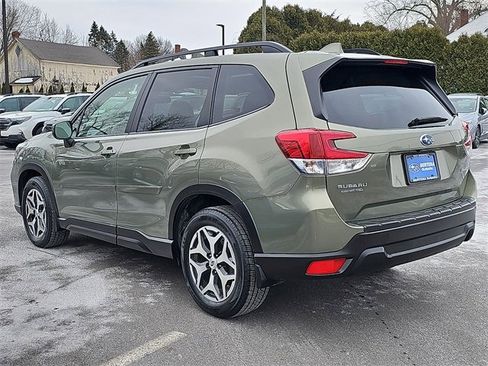 Used 2021 Subaru Forester Premium image 4