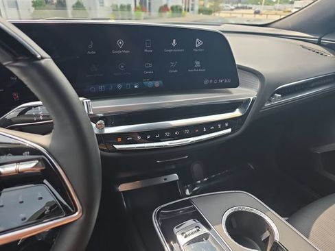 Certified 2024 Cadillac Lyriq Luxury AWD/4WD image 21