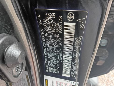 Used 2019 Toyota C-HR XLE FWD image 28