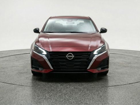 Used 2025 Nissan Altima 2.5 SV image 2