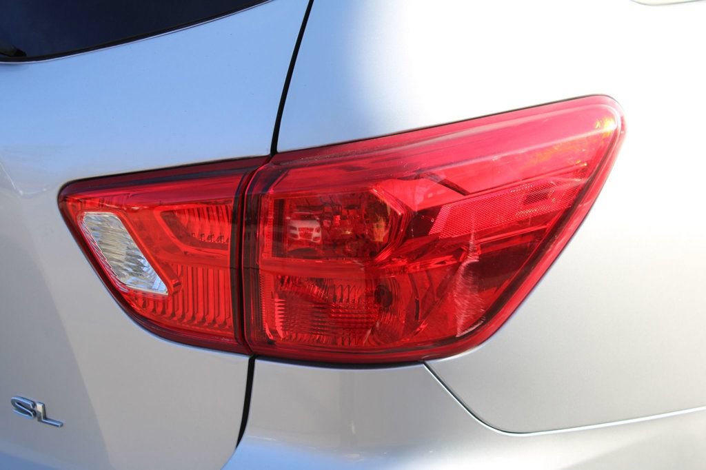 Used 2020 Nissan Pathfinder SL FWD image 28