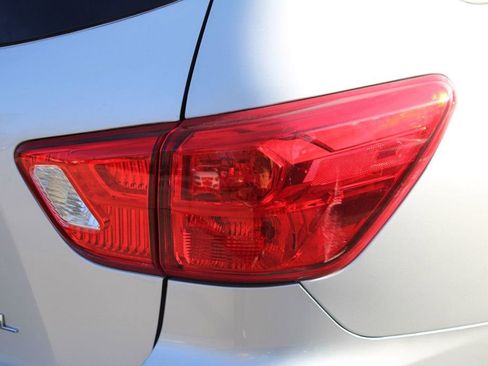 Used 2020 Nissan Pathfinder SL image 28