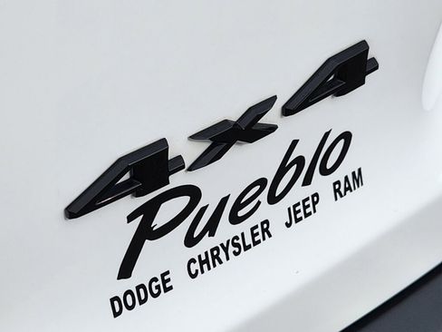 Certified 2023 Jeep Cherokee Altitude Lux image 11