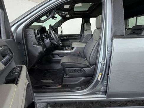 Certified 2025 Chevrolet Silverado 2500 ZR2 w/ Technology Package image 8