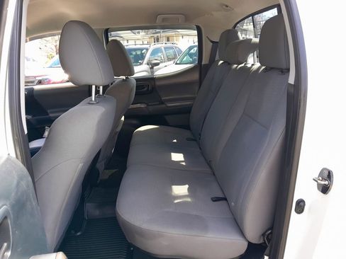 Used 2016 Toyota Tacoma SR5 w/ SR5 Appearance Package (SN) image 27