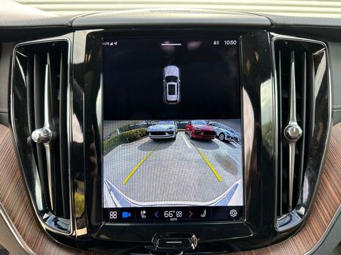 Used 2023 Volvo XC60 T8 Ultimate image 32