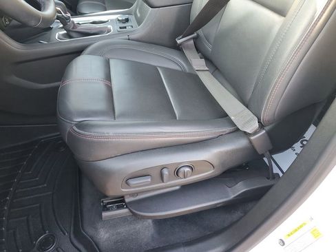 Used 2023 Chevrolet Traverse RS image 17