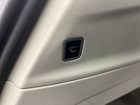 Used 2023 Chrysler Pacifica Touring-L image 30