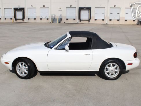 Used 1990 MAZDA MX-5 Miata image 12