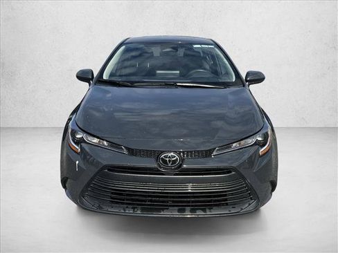 Used 2025 Toyota Corolla LE image 2