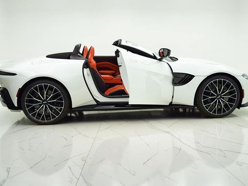 Used 2023 Aston Martin V8 Vantage Roadster RWD image 12