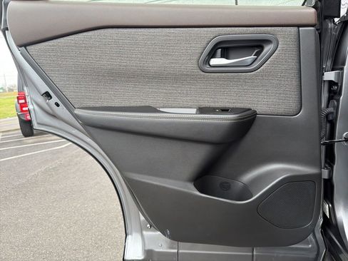 Used 2021 Nissan Rogue SV image 18