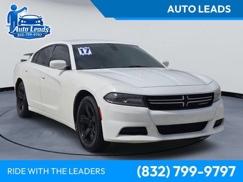 Used 2017 Dodge Charger SE w/ Popular Equipment Group image 1