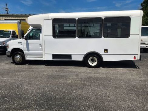 Used 2015 Ford E-350 and Econoline 350 Super Duty RWD image 10