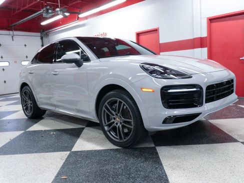 Used 2021 Porsche Cayenne Coupe AWD/4WD image 2