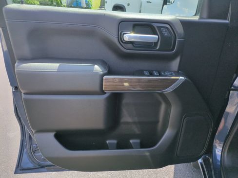 Used 2022 Chevrolet Silverado 1500 LT AWD/4WD image 14