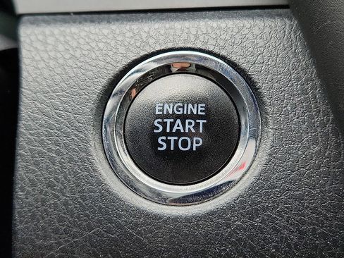Used 2021 Toyota Camry XSE FWD image 9