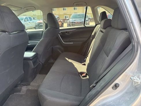 Used 2019 Toyota RAV4 LE image 18