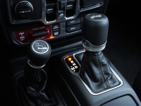 Used 2025 Jeep Wrangler Unlimited Rubicon w/ Convenience Group AWD/4WD image 26