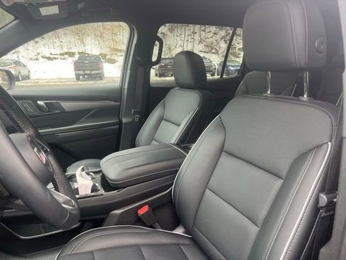 Used 2025 Buick Enclave Preferred image 12