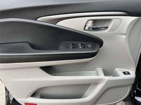 Used 2020 Honda Pilot LX image 30