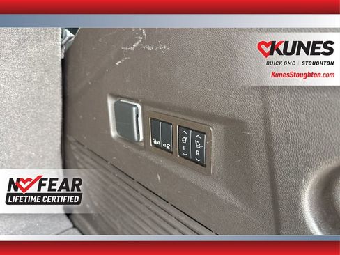 Used 2021 GMC Yukon Denali w/ Denali Premium Package image 21