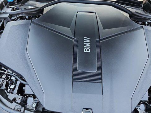 New 2025 BMW i7 xDrive60 image 31