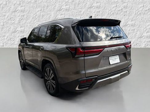 Used 2022 Lexus LX 600 4WD w/ Accessory Package (Z1) image 5