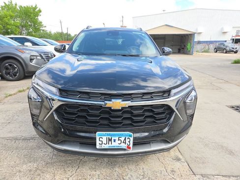 Used 2025 Chevrolet Trax LT w/ LT Convenience Package image 8