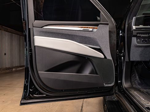 Used 2026 Cadillac Escalade Platinum Sport w/ LPO, ONYX Package image 28