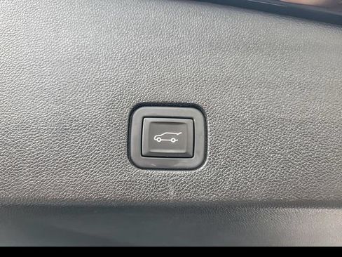 Certified 2023 Cadillac XT6 Luxury w/ LPO, Floor Liner Package AWD/4WD image 31