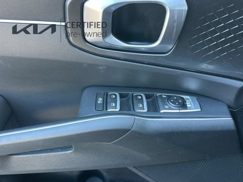 Certified 2023 Kia Sorento LX FWD image 12