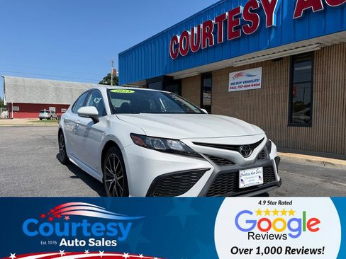 Used 2023 Toyota Camry SE FWD image 1
