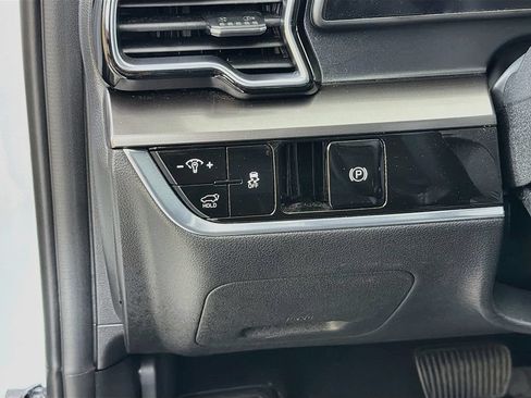 Used 2025 Kia Sportage EX w/ Premium Package AWD/4WD image 32