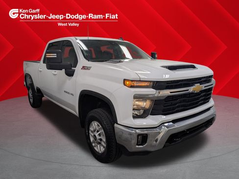 Used 2024 Chevrolet Silverado 2500 LT w/ Convenience Package AWD/4WD image 1