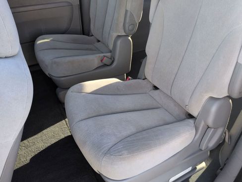 Used 2008 Kia Sedona LX image 18