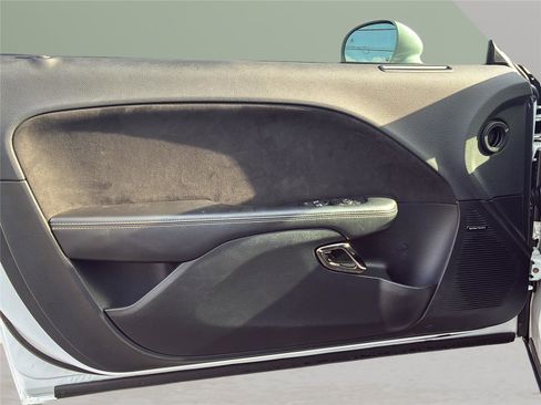 Used 2015 Dodge Challenger SRT Hellcat image 37