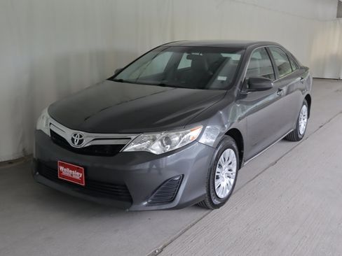 Used 2013 Toyota Camry LE FWD image 20