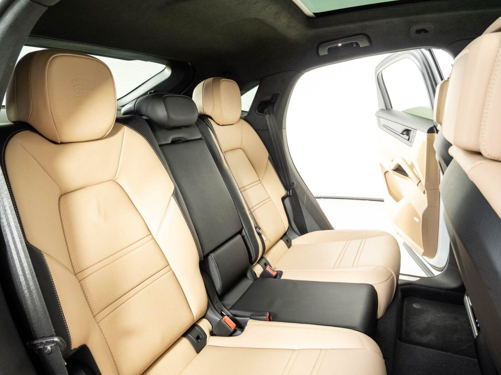 Certified 2026 Porsche Cayenne GTS AWD/4WD image 23