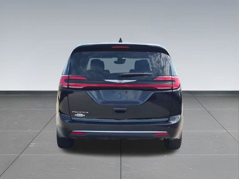 Used 2024 Chrysler Pacifica Touring-L FWD image 5