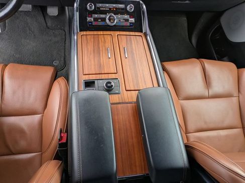 Used 2019 Lincoln Navigator Reserve AWD/4WD image 16